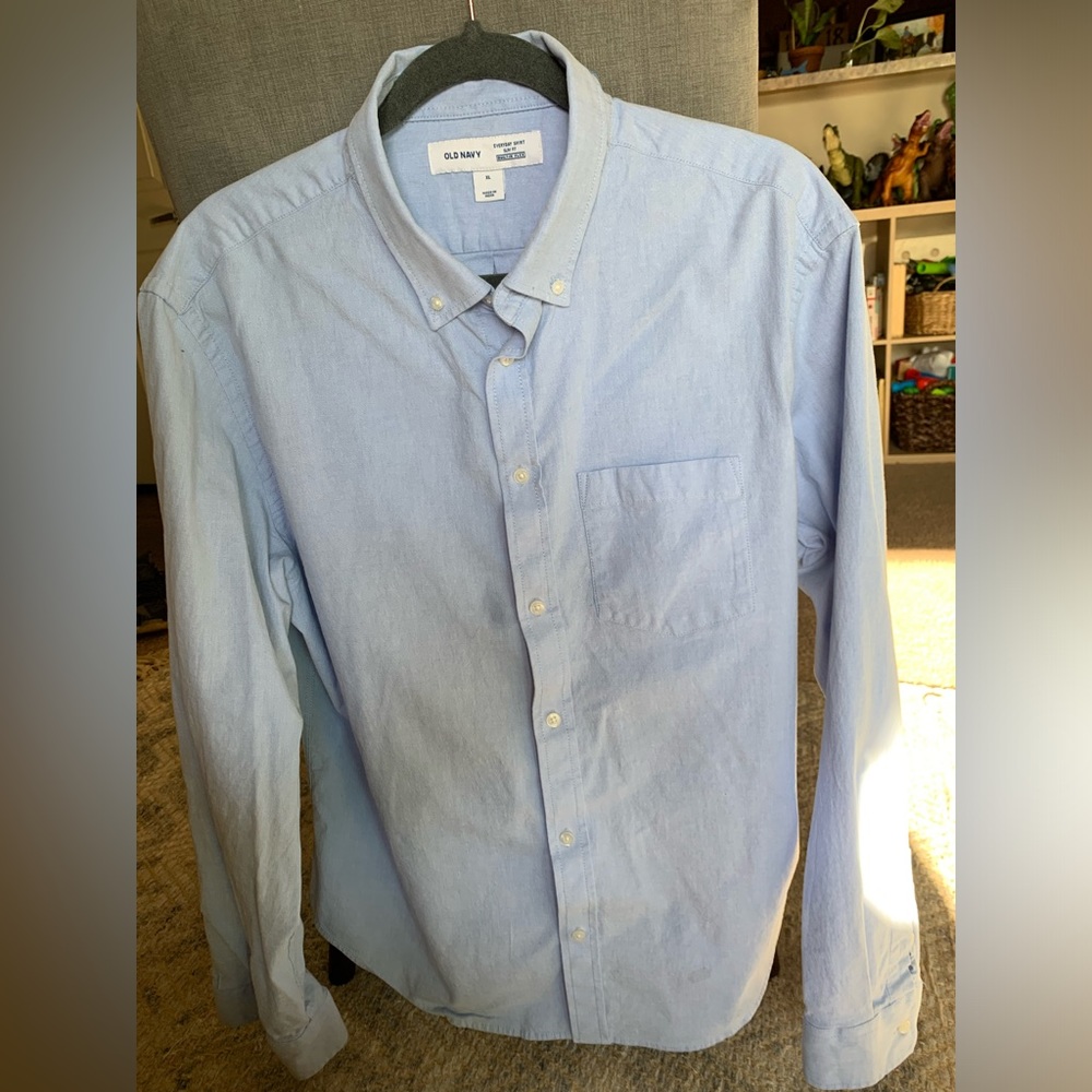Old Navy men’s everyday slim shirt in light blue color in XL
